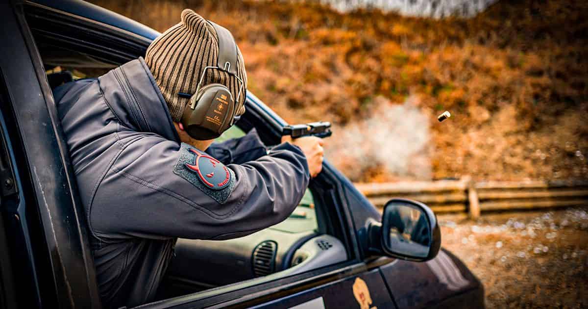 Pištoľ 6: Streľba z auta